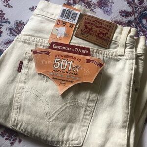 Womens Levi’s 501 ct button front jeans